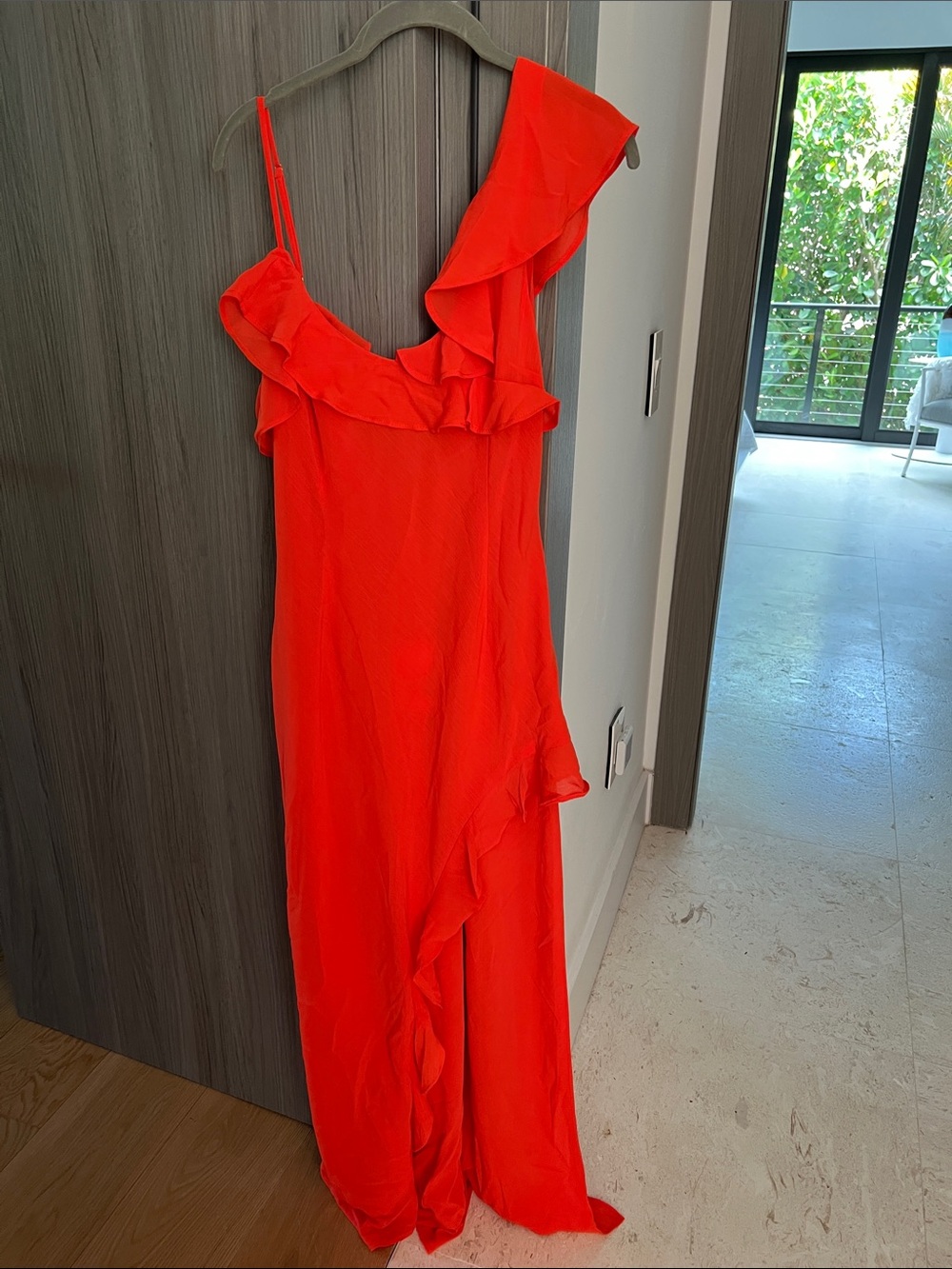 NWT! REVOLVE Runway the Label SHOWPO Winnie red ruffle dress US M - Picture 4 of 10